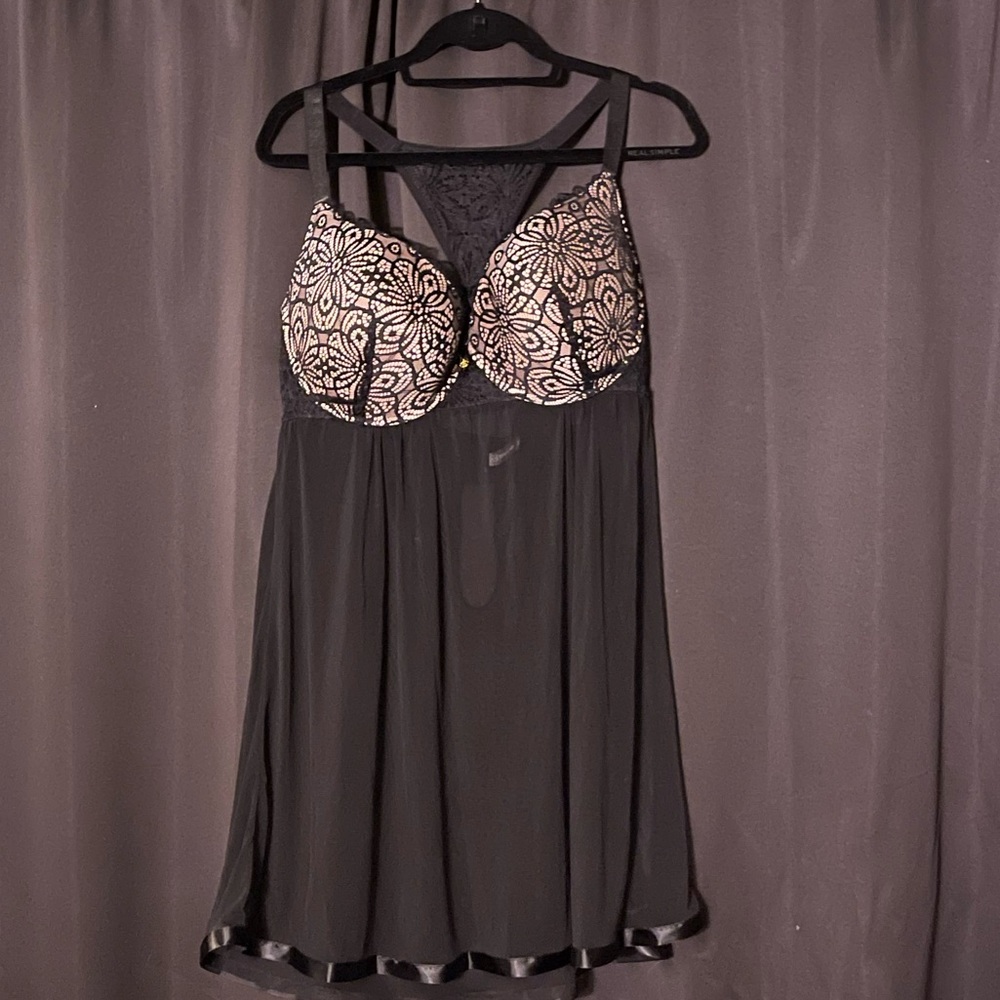 Daisy Fuentes lingerie!